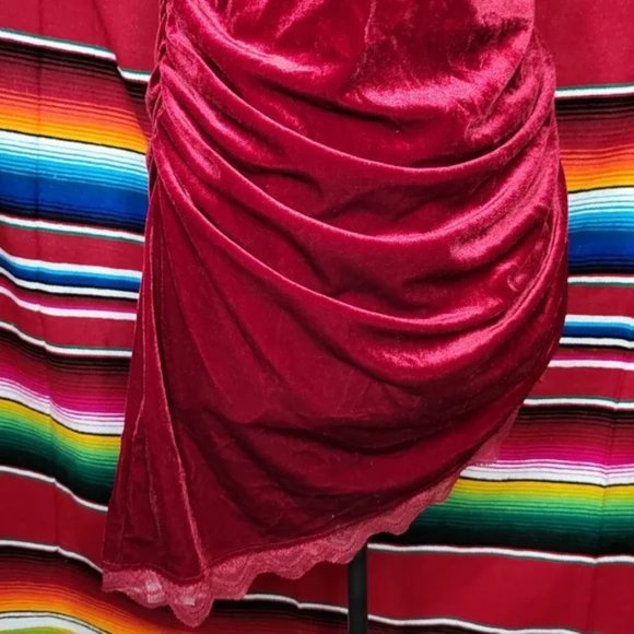 Cider Red Velvet Dress size XL - NEW WITH TAGS - Picture 4 of 4